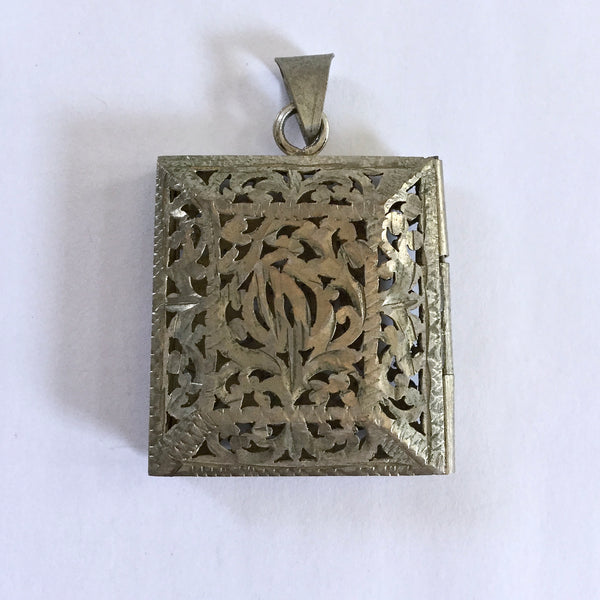 Metal Qur'an Holder Locket