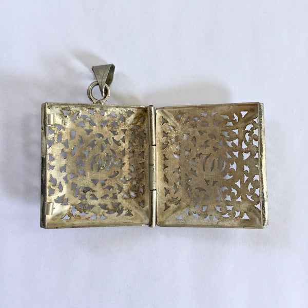 Metal Qur'an Holder Locket